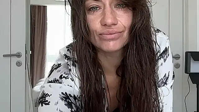 missRorian online show from April 15, 4:52 am