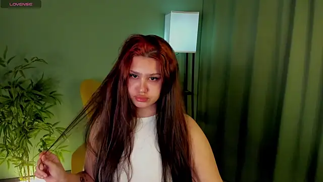 nicolewoss online show from April 19, 4:12 am