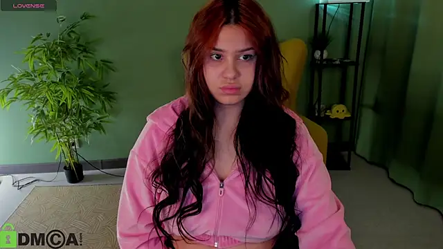 nicolewoss online show from May 14, 4:19 am