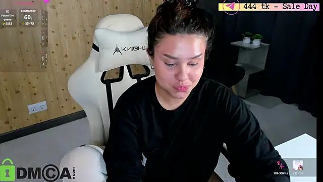 Snapshot of nicolewoss chatting on June 20, 4:48 am nicolewoss online show from June 20, 4:48 am