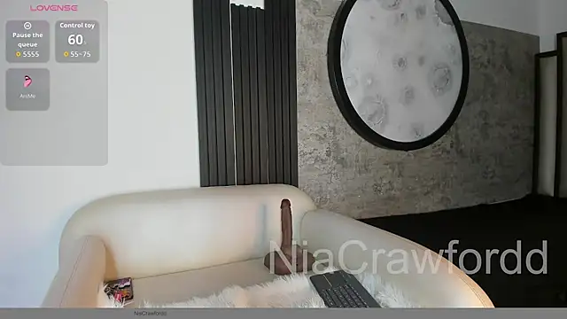 NiaCrawfordd online show from April 30, 4:52 am