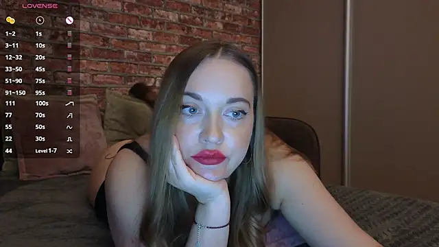 Snapshot of LeryKiss chatting on April 18, 7:58 pm LeryKiss online show from April 18, 7:58 pm