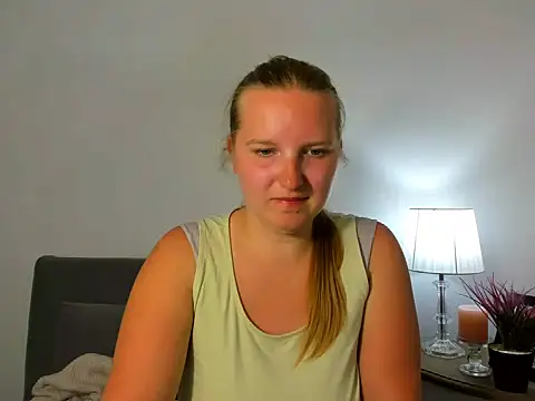 Snapshot of RoseTeacherX chatting on May 7, 5:29 pm RoseTeacherX online show from May 7, 5:29 pm