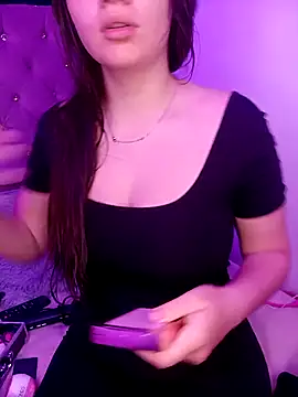 mia naturall online show from April 17, 9:40 pm