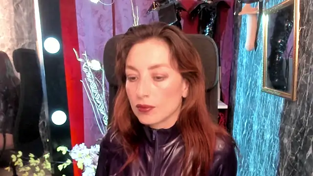 Queenscarlettsecret online show from April 16, 7:03 pm