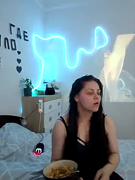 Snapshot of _Mikky_lil_ chatting on April 24, 5:48 pm Mikky lil online show from April 24, 5:48 pm