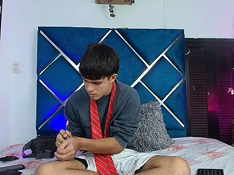 EdwinBoys online show from April 18, 12:53 pm
