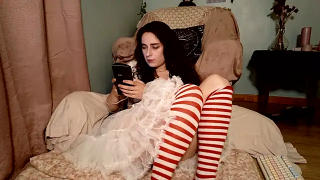 Snapshot of missclochette chatting on June 11, 12:03 pm missclochette online show from June 11, 12:03 pm