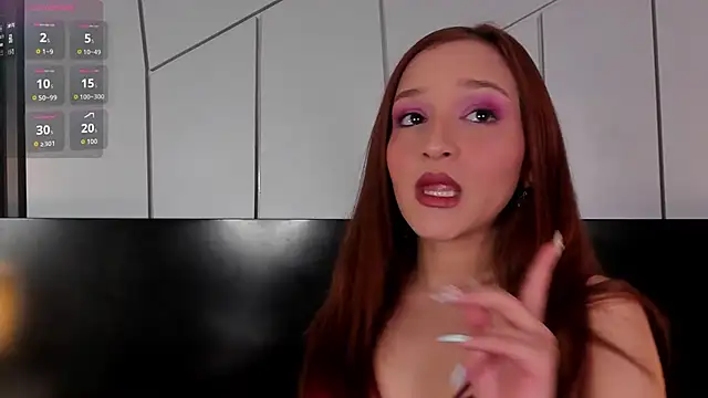 Snapshot of leahluna chatting on May 5, 7:33 pm leahluna online show from May 5, 7:33 pm