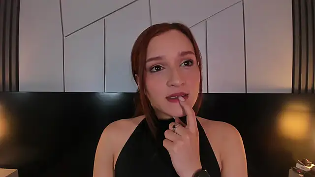Snapshot of leahluna chatting on May 8, 8:47 pm leahluna online show from May 8, 8:47 pm