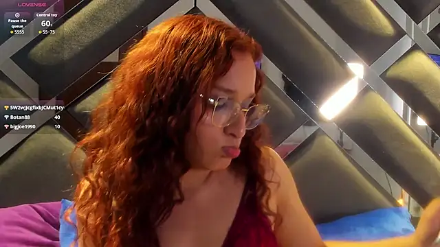 Snapshot of leahluna chatting on May 30, 8:33 am leahluna online show from May 30, 8:33 am