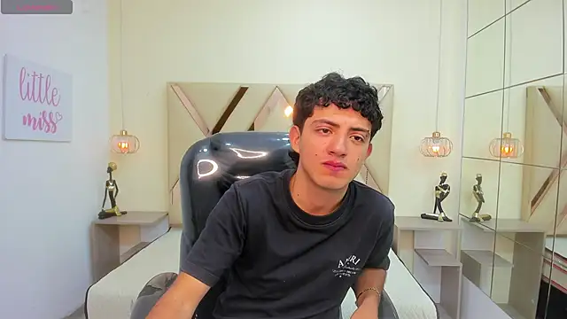 XebasTwink online show from April 17, 8:01 pm