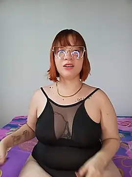 Curves Nina online show from July 11, 9:05 pm