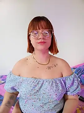 Curves Nina online show from July 15, 6:35 pm
