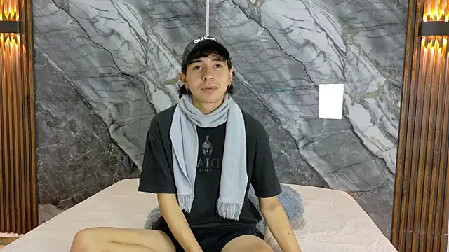 NoahWalker   online show from May 20, 11:05 am