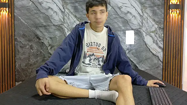 NoahWalker   online show from June 2, 11:01 am