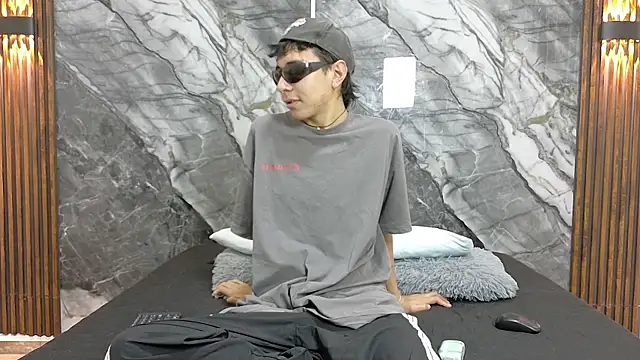 Snapshot of NoahWalker__ chatting on July 17, 11:17 am NoahWalker online show from July 17, 11:17 am
