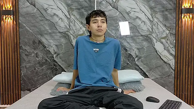 Snapshot of NoahWalker__ chatting on July 20, 11:12 am NoahWalker online show from July 20, 11:12 am