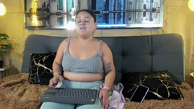 Luna  Cortez online show from May 26, 3:46 am