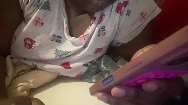Snapshot of EbonyTheBrattt chatting on April 21, 10:45 pm EbonyTheBrattt online show from April 21, 10:45 pm