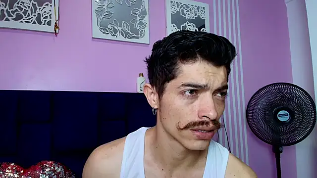 Snapshot of taylor_Stele chatting on July 11, 9:05 pm taylor Stele online show from July 11, 9:05 pm