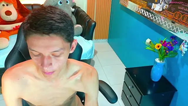 BlurEyes1 online show from April 17, 7:50 pm