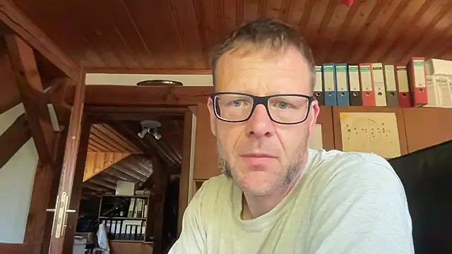 Snapshot of o_florian_o1 chatting on May 27, 5:26 am o florian o1 online show from May 27, 5:26 am