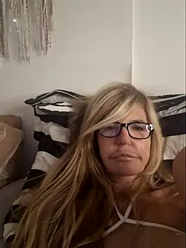 Marianne10 online show from May 6, 7:08 pm