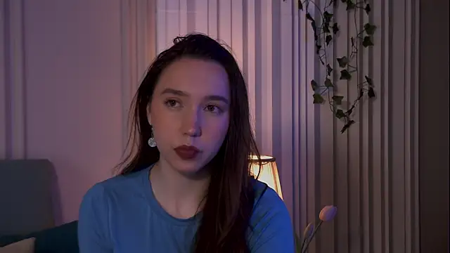 Snapshot of Suzaneey chatting on June 6, 6:45 pm Suzaneey online show from June 6, 6:45 pm