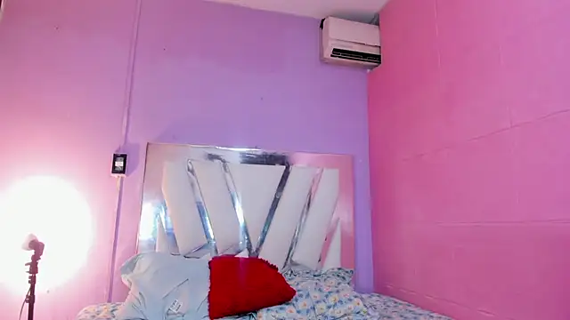 Snapshot of kiara_sexyhot chatting on May 31, 9:49 pm kiara sexyhot online show from May 31, 9:49 pm