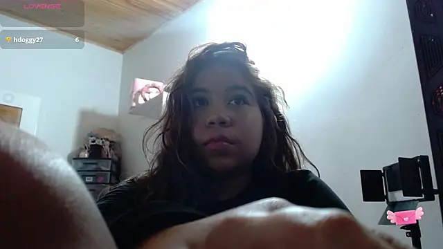 Snapshot of M1la_18 chatting on May 19, 3:57 am M1la 18 online show from May 19, 3:57 am