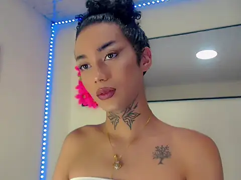Darianna A online show from May 5, 9:34 pm