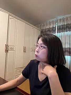 Snapshot of lisha521 chatting on June 2, 1:18 am lisha521 online show from June 2, 1:18 am
