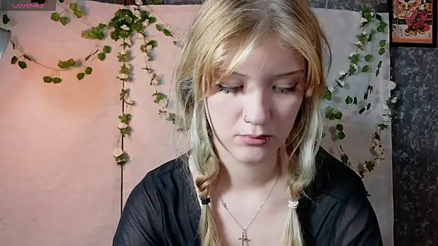 Lina Wi online show from July 2, 8:04 pm