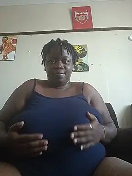 Snapshot of PrettyMissB chatting on June 8, 8:15 am PrettyMissB online show from June 8, 8:15 am