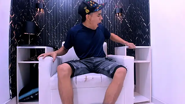 Snapshot of Lian_Jacob chatting on June 1, 7:59 pm Lian Jacob online show from June 1, 7:59 pm