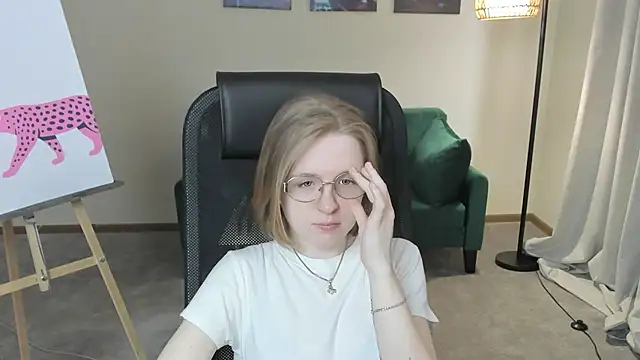 CaylaFahrni online show from April 18, 8:18 am