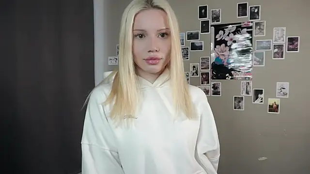 PamilaPoppe online show from April 20, 8:28 am