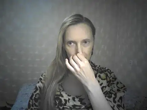 Snapshot of LunaBelle8 chatting on April 18, 5:28 pm LunaBelle8 online show from April 18, 5:28 pm