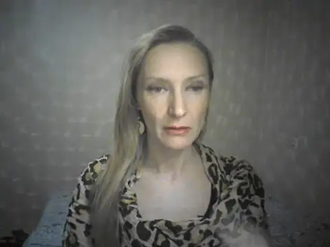 Snapshot of LunaBelle8 chatting on April 19, 5:45 pm LunaBelle8 online show from April 19, 5:45 pm