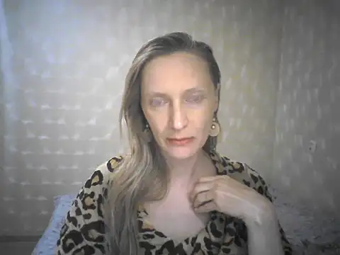 Snapshot of LunaBelle8 chatting on April 20, 5:48 pm LunaBelle8 online show from April 20, 5:48 pm