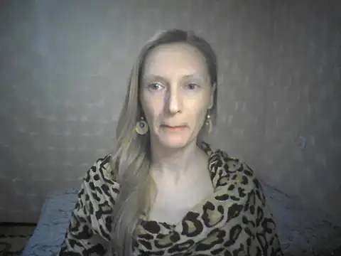 Snapshot of LunaBelle8 chatting on April 22, 5:25 pm LunaBelle8 online show from April 22, 5:25 pm