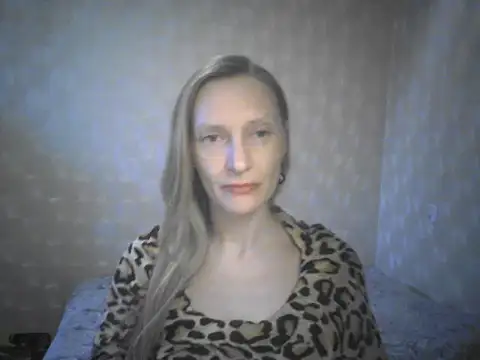 Snapshot of LunaBelle8 chatting on April 23, 5:15 pm LunaBelle8 online show from April 23, 5:15 pm