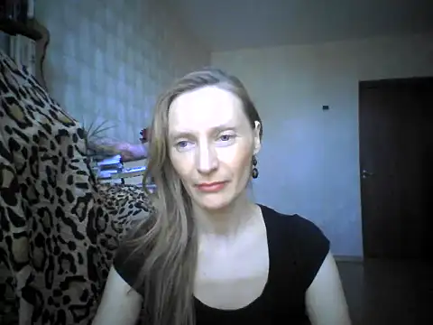 Snapshot of LunaBelle8 chatting on April 24, 11:01 am LunaBelle8 online show from April 24, 11:01 am
