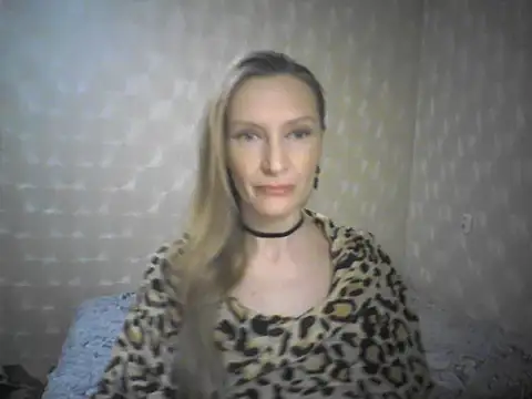 Snapshot of LunaBelle8 chatting on April 25, 5:43 pm LunaBelle8 online show from April 25, 5:43 pm