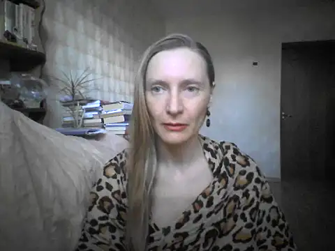 Snapshot of LunaBelle8 chatting on April 28, 2:33 pm LunaBelle8 online show from April 28, 2:33 pm
