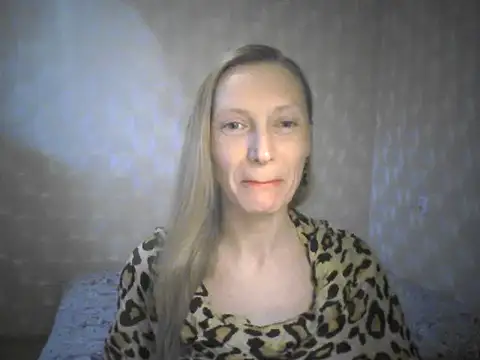 Snapshot of LunaBelle8 chatting on May 1, 4:11 pm LunaBelle8 online show from May 1, 4:11 pm