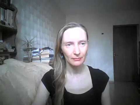 Snapshot of LunaBelle8 chatting on May 5, 12:24 pm LunaBelle8 online show from May 5, 12:24 pm