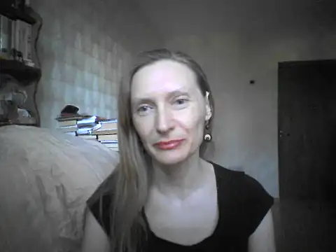 Snapshot of LunaBelle8 chatting on June 2, 4:31 pm LunaBelle8 online show from June 2, 4:31 pm