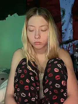 Spoilmedaddy732 online show from July 5, 4:47 pm